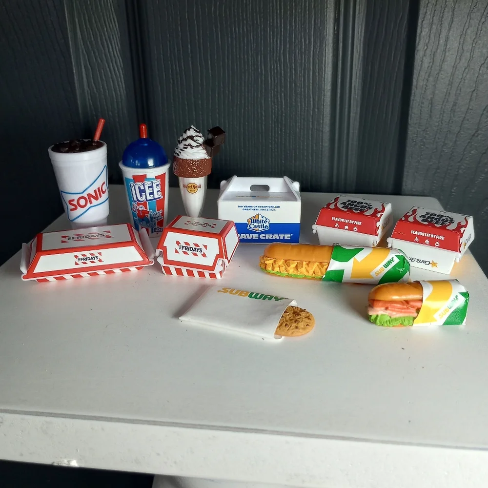 Zuru Mini Brands Foodie Subway TGI Fridays Whitecastle Sonic Hard Rock Carlos JR